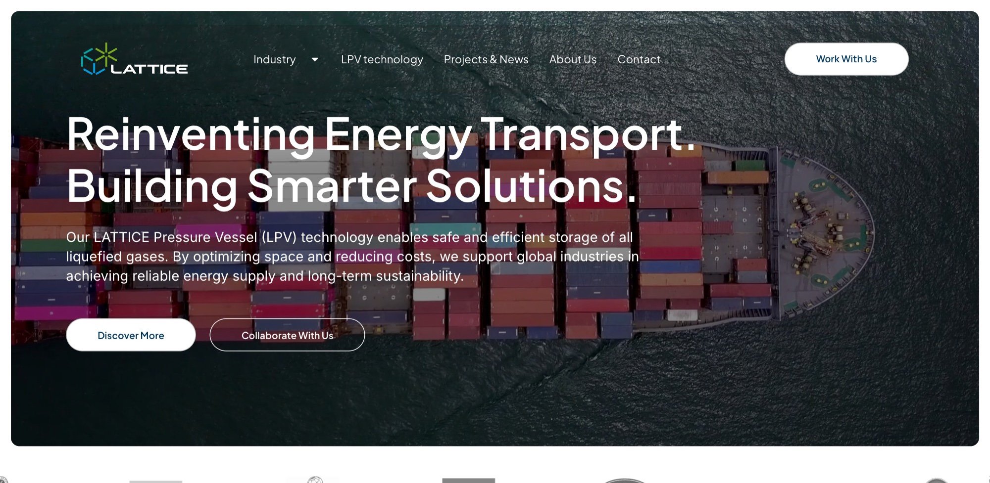 O site novo da Lattice: um porta-contentores visto de cima, o título “Reinventing Energy Transport. Building Smarter Solutions.” e os botões “Discover More” e “Collaborate With Us”