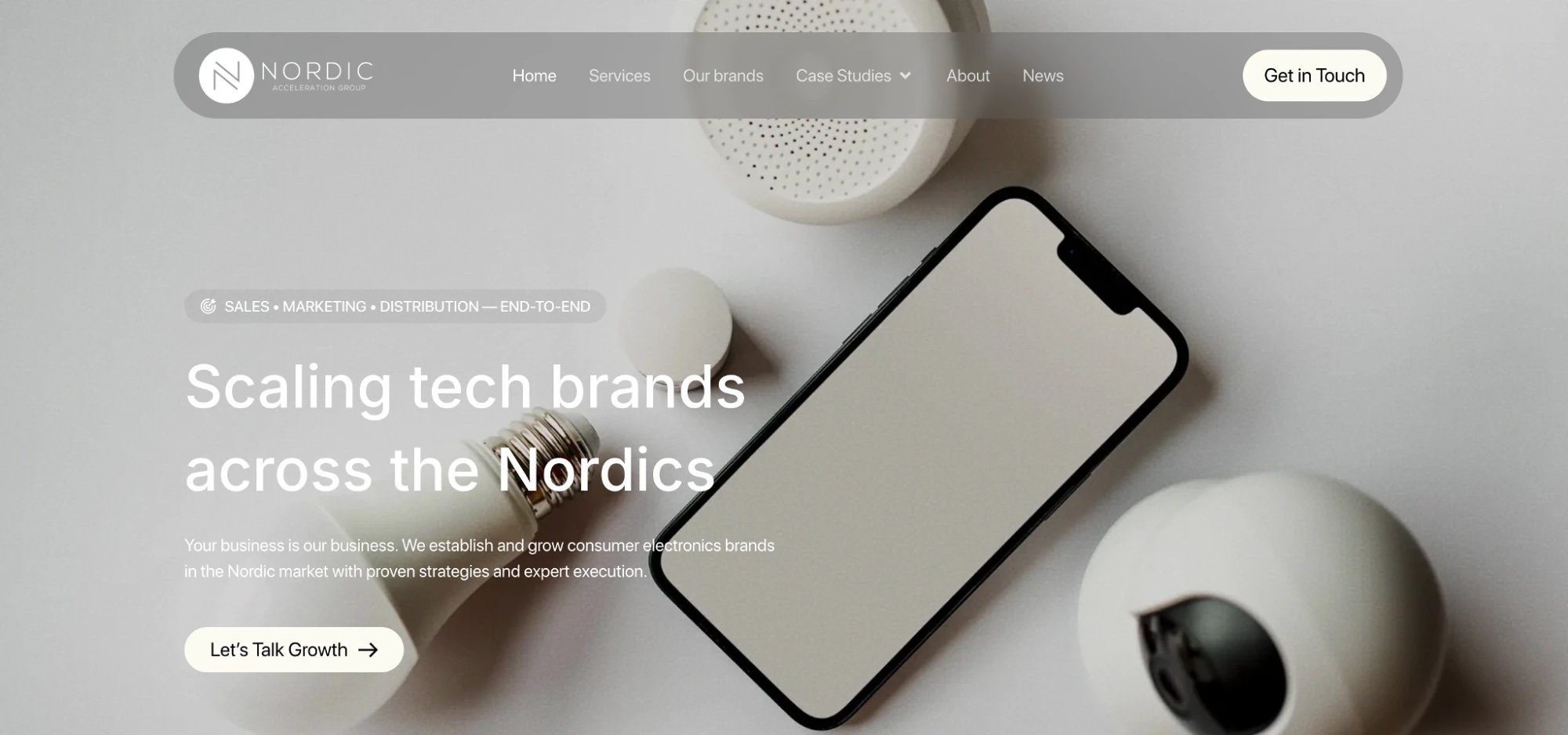Nordic Acceleration Groups nye hjemmeside: overskriften “Scaling tech brands across the Nordics”, en tydelig menu og en “Let's Talk Growth”-knap